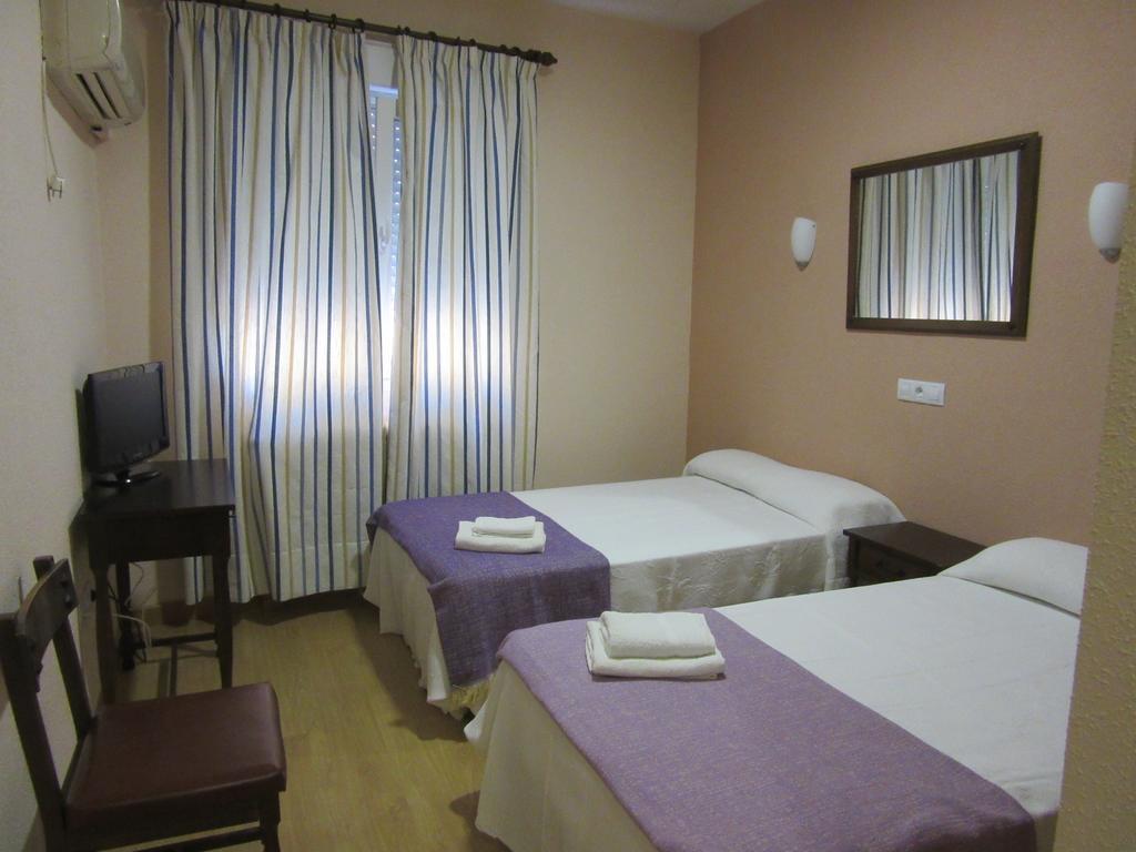 Hernan Cortes Hotel Caceres Room photo